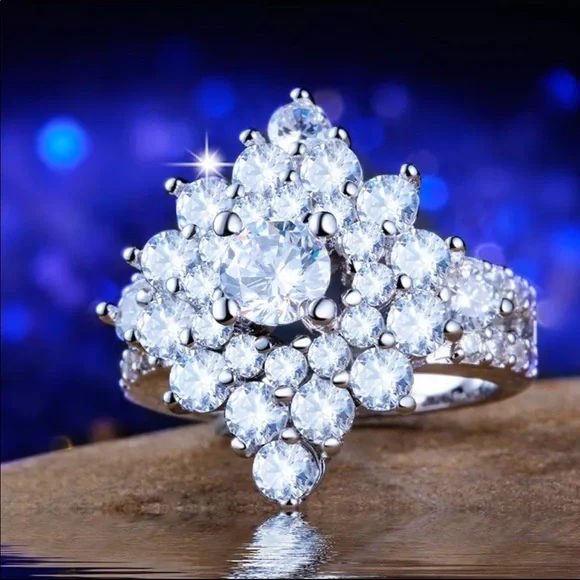 New Luxury 925 Silver Flower Diamond Ring - Picture 3 of 6